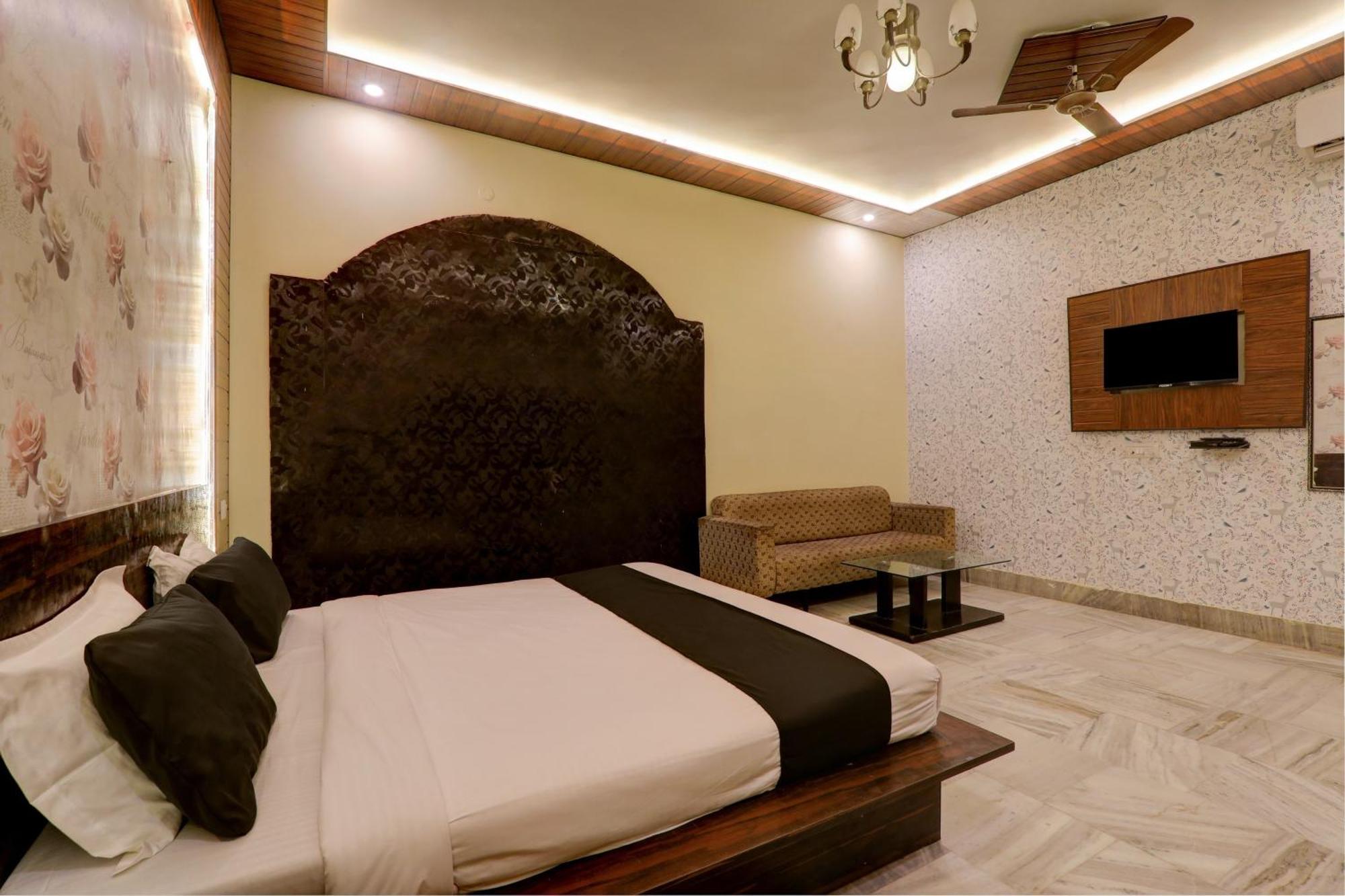 Hotel O Flagship Adbhut Moment Hotel Bénarès Extérieur photo